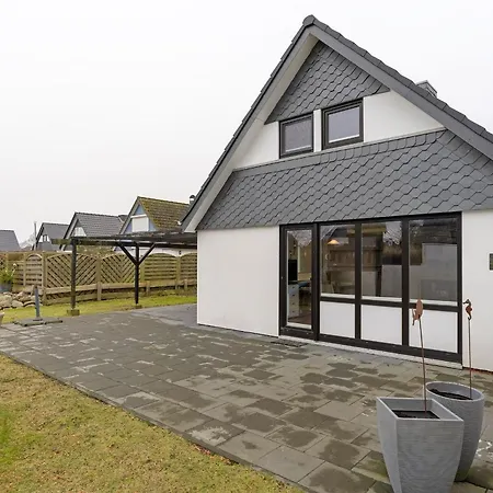 Holiday home Meerglueck Sutel