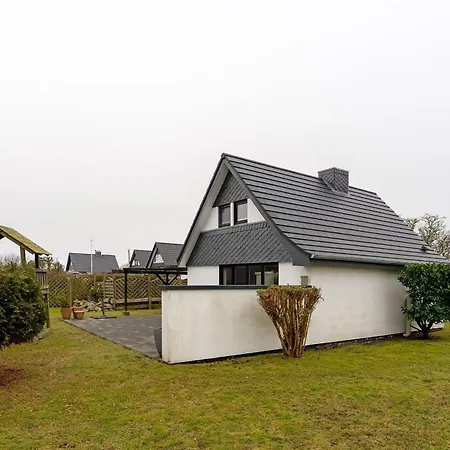 Holiday home Meerglueck Sutel
